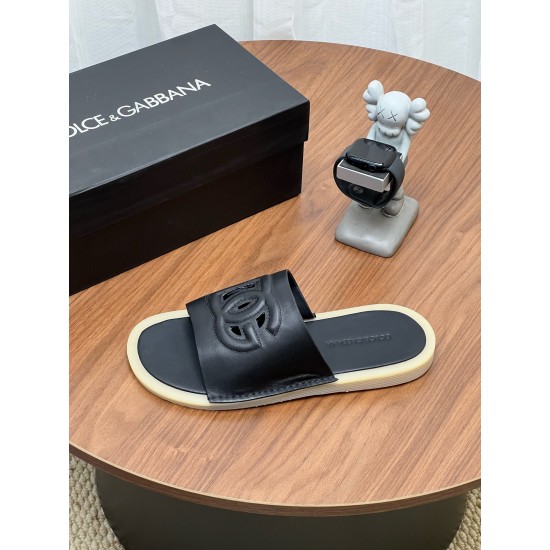 DG slippers