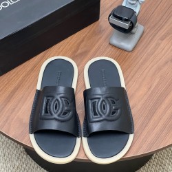DG slippers