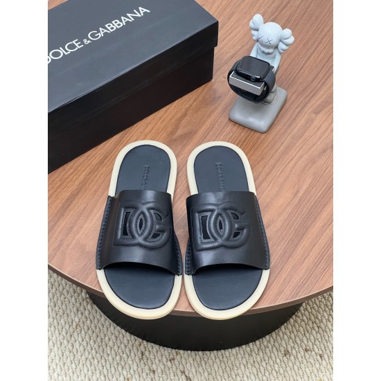 DG slippers