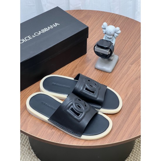 DG slippers