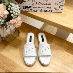 DG slippers