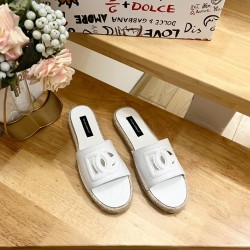 DG slippers