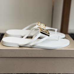 DG slippers