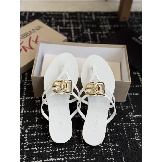 DG slippers