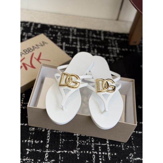 DG slippers