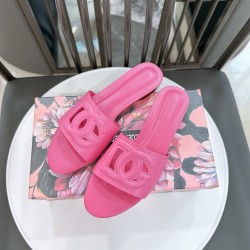 DG slippers