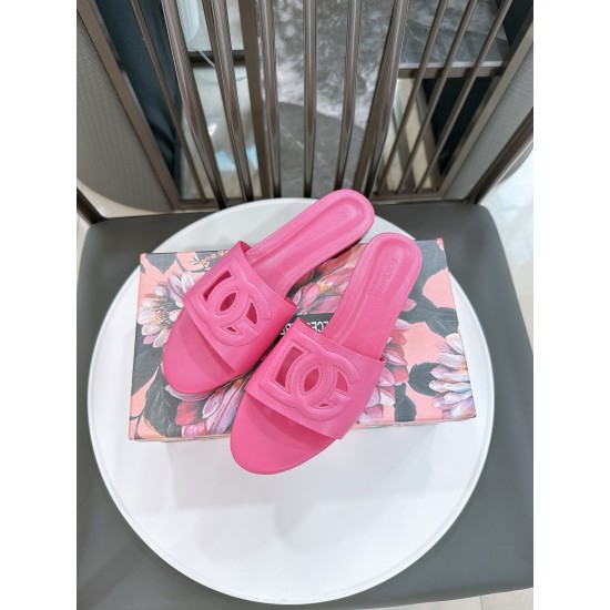 DG slippers