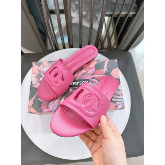 DG slippers