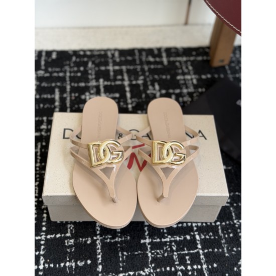 DG slippers