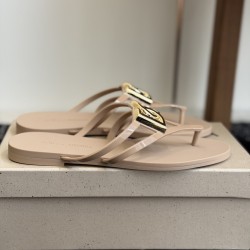 DG slippers