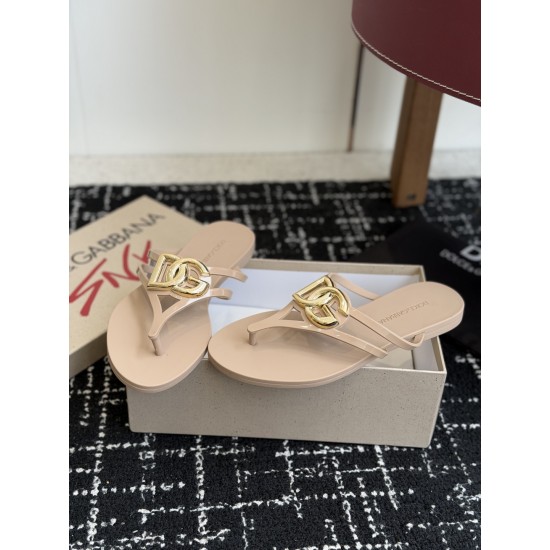 DG slippers