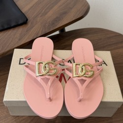 DG slippers