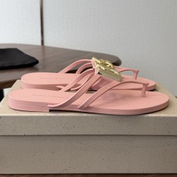 DG slippers