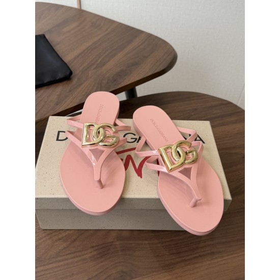 DG slippers