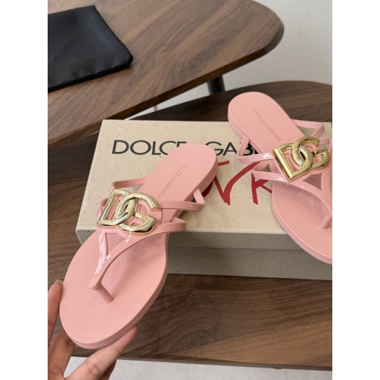 DG slippers