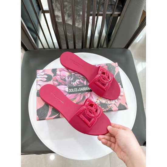 DG slippers