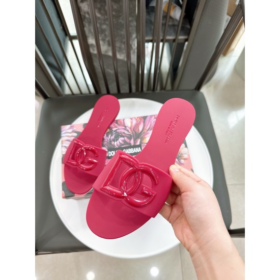 DG slippers