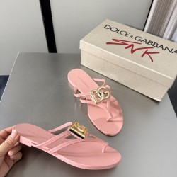 DG slippers