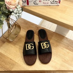 DG slippers