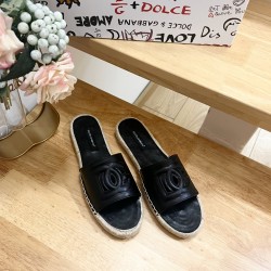 DG slippers