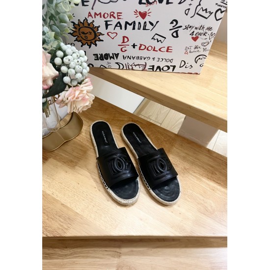 DG slippers