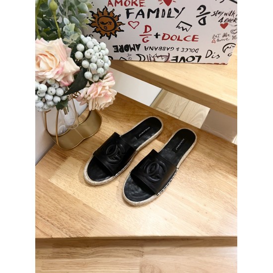 DG slippers