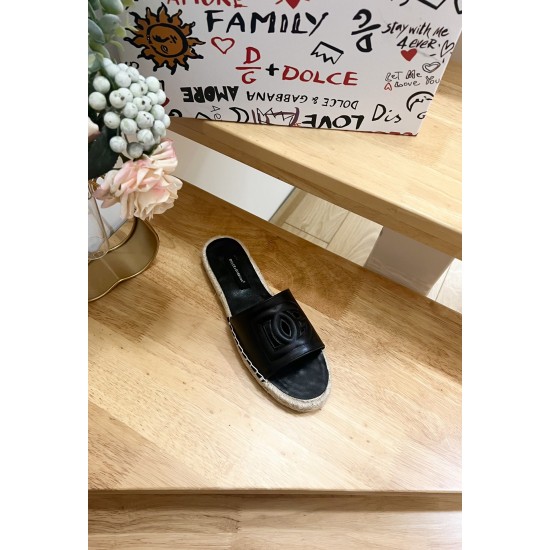 DG slippers