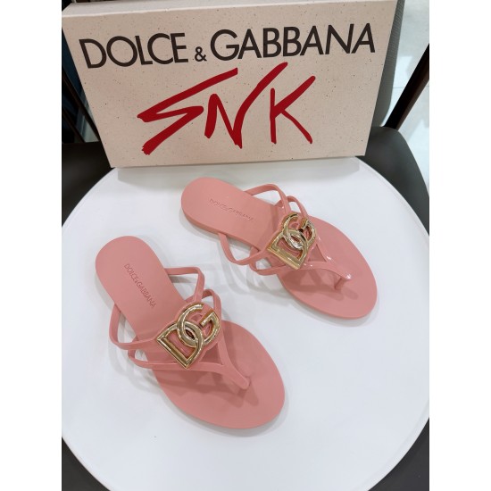 DG slippers