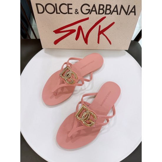 DG slippers