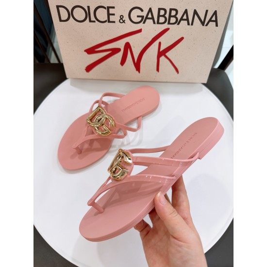 DG slippers