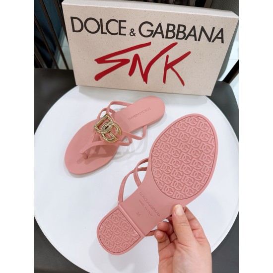 DG slippers