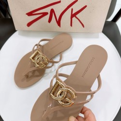 DG slippers