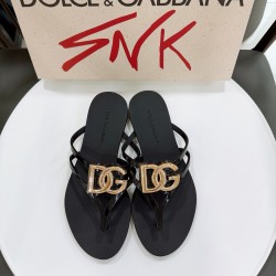 DG slippers