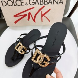DG slippers