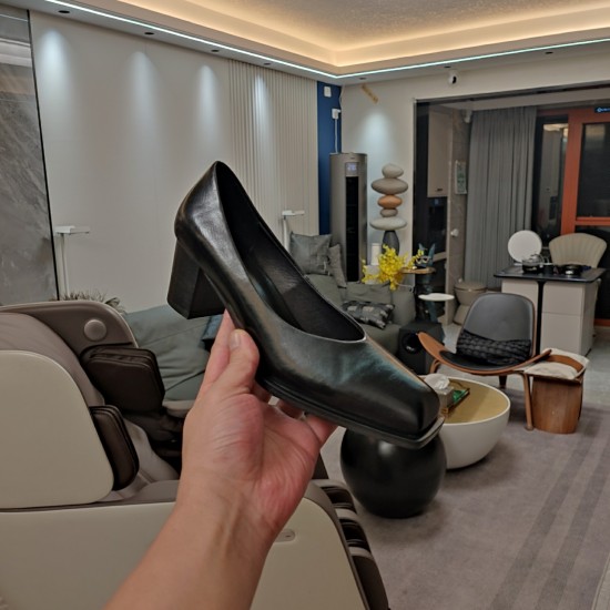 Fendi Heels Shoes Best Quality
Women 35-41