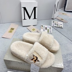 GGDB slippers
