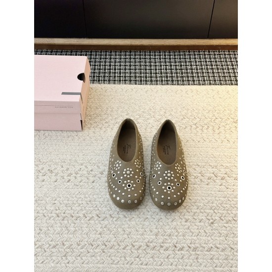 GGDB slippers
