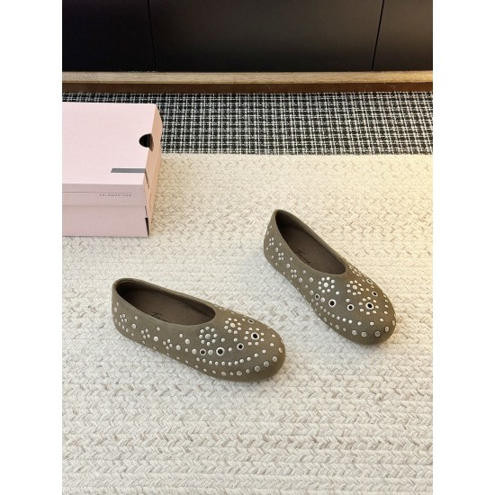 GGDB slippers
