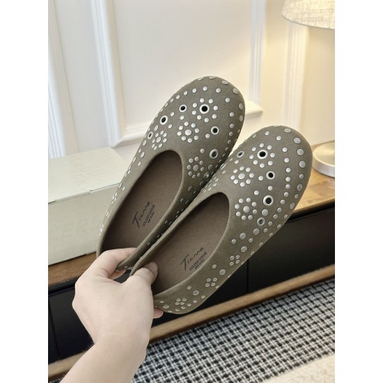 GGDB slippers
