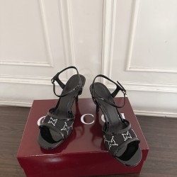 Gucci Fashion shoes Top Quality
Women 35-41