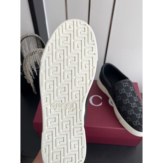 Gucci Skate Shoes Top Quality
Women 35-41
men 3-45