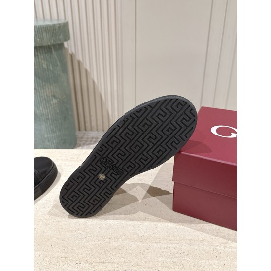Gucci Skate Shoes Top Quality
Women 35-41
men 3-45