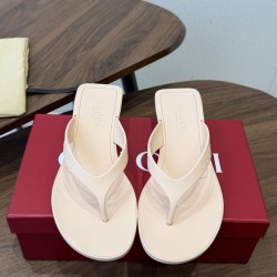 Gucci slippers