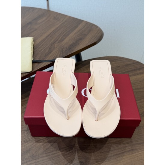 Gucci slippers