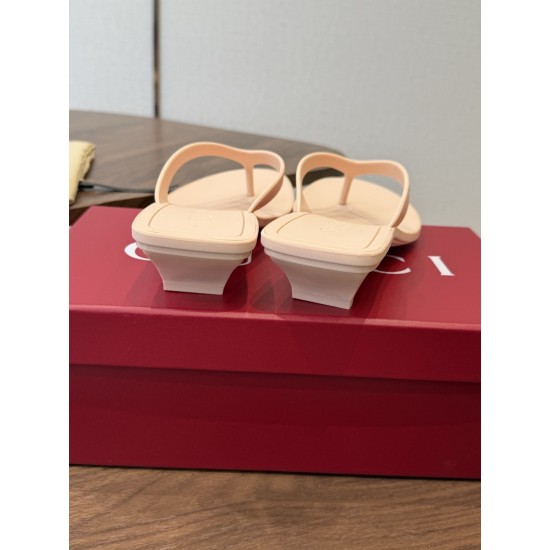 Gucci slippers