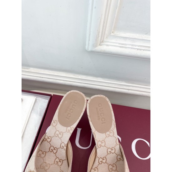 Gucci slippers