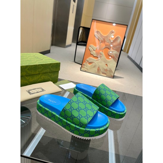 Gucci slippers