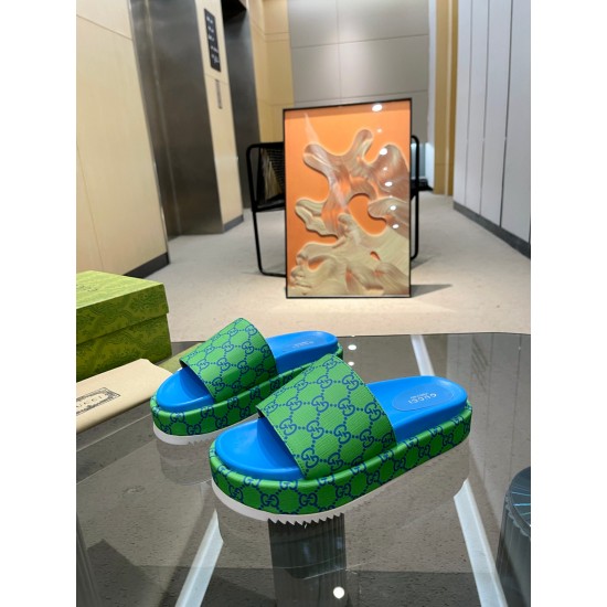 Gucci slippers