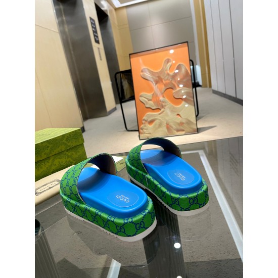 Gucci slippers