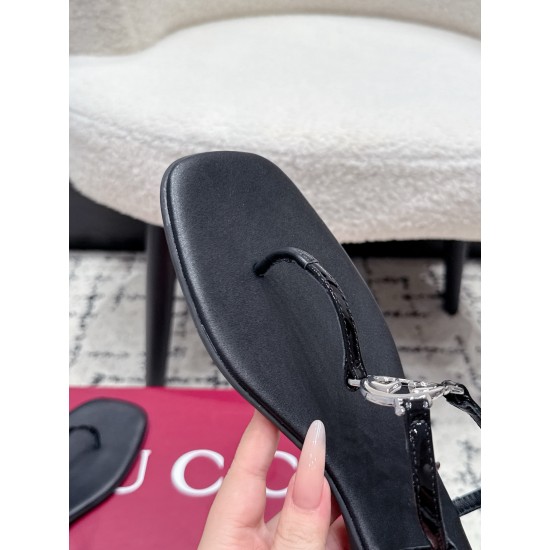 Gucci slippers